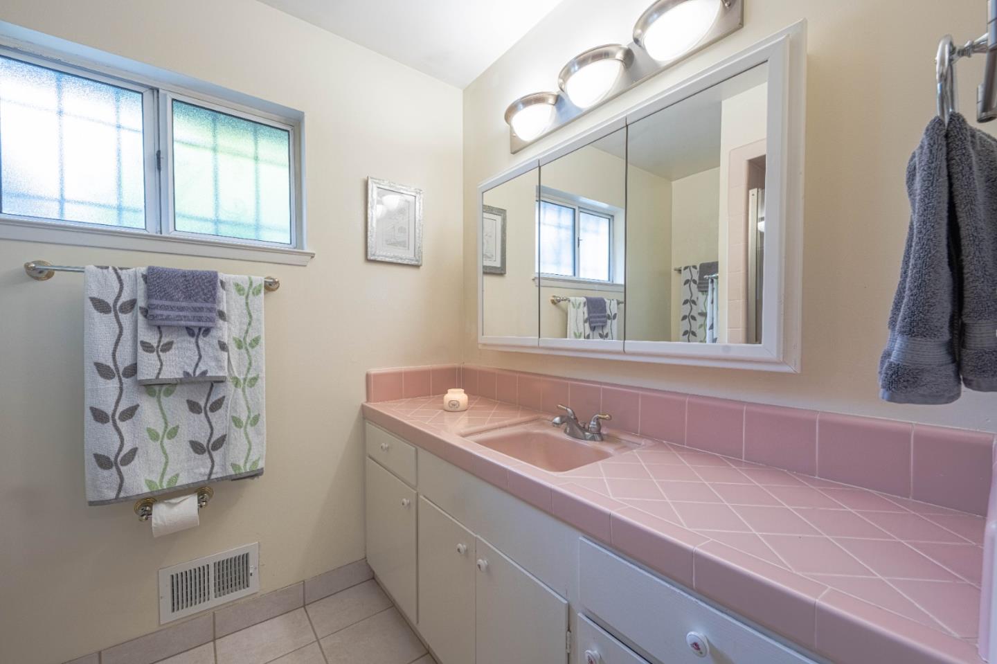 607 La Mesa Drive Salinas, CA 93901 - Photo 19 of 34 a bathroom with a sink and a mirror