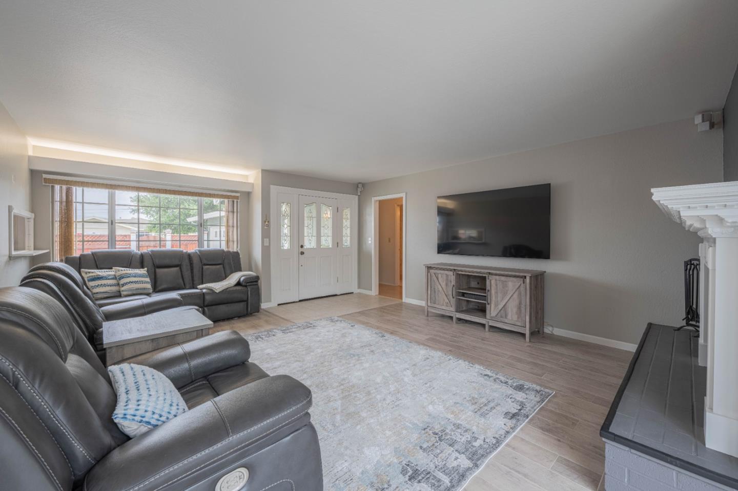 607 La Mesa Drive Salinas, CA 93901 - Photo 9 of 34 a living room with furniture and a flat screen tv