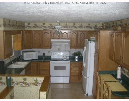 301 Kens Lake Estates Road Winfield, WV 25213 - Photo 3 of 8 Kitchen.