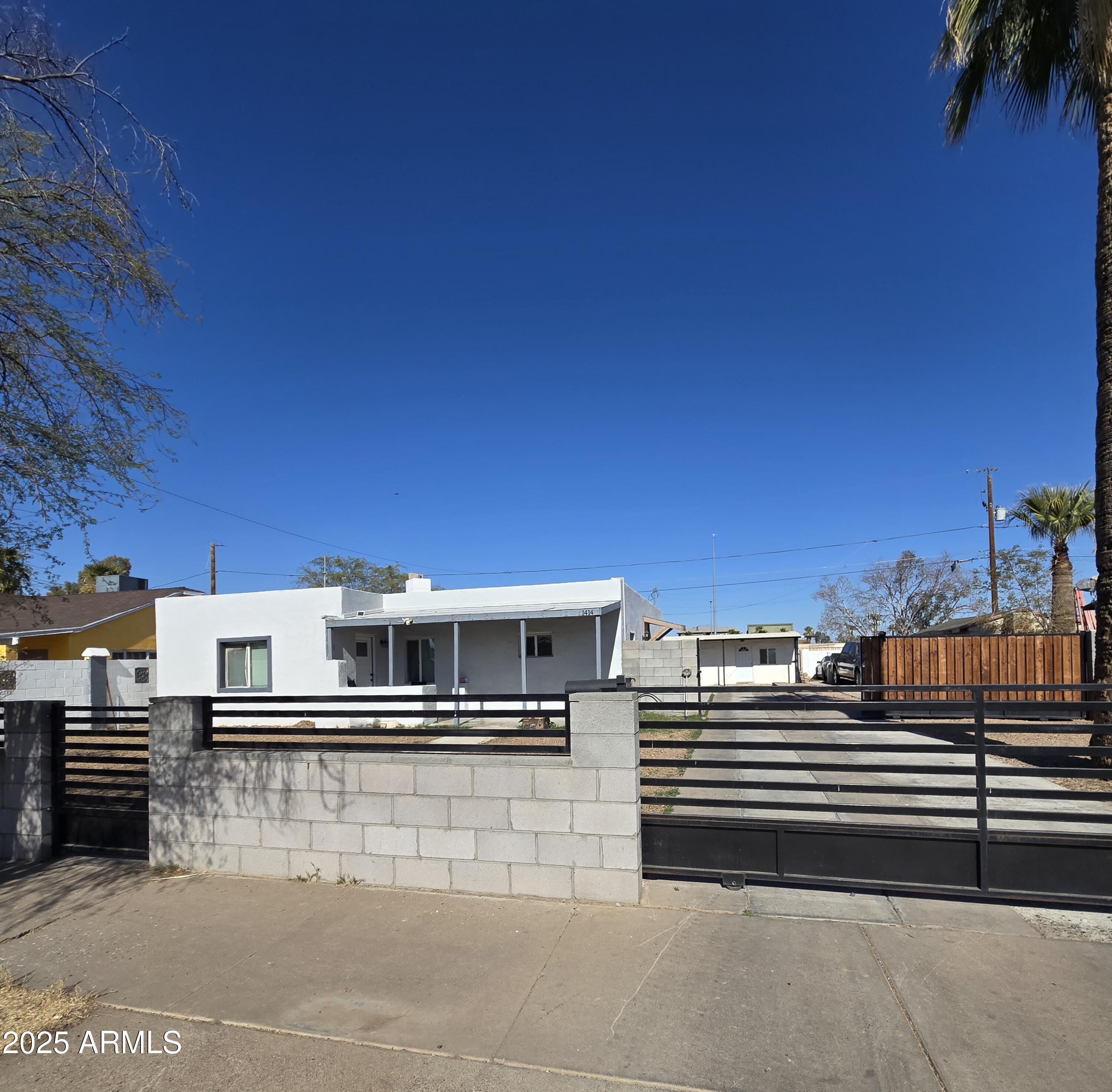 1414 East Moreland St