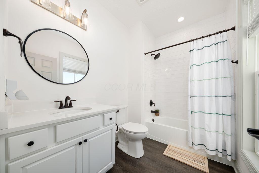 5723 Piatt Road Lewis Center, OH 43035 - Photo 38 of 58 2nd floor full bath