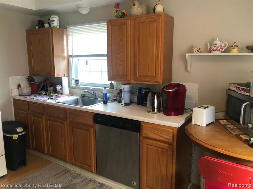 9924 Farmington Road Livonia, MI 48150 - Photo 4 of 9 Gallery Image 4