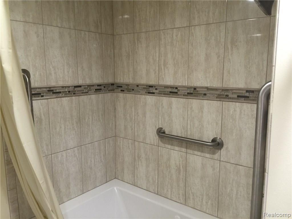 2825 Devondale Road Rochester Hills, MI 48309 - Photo 18 of 37