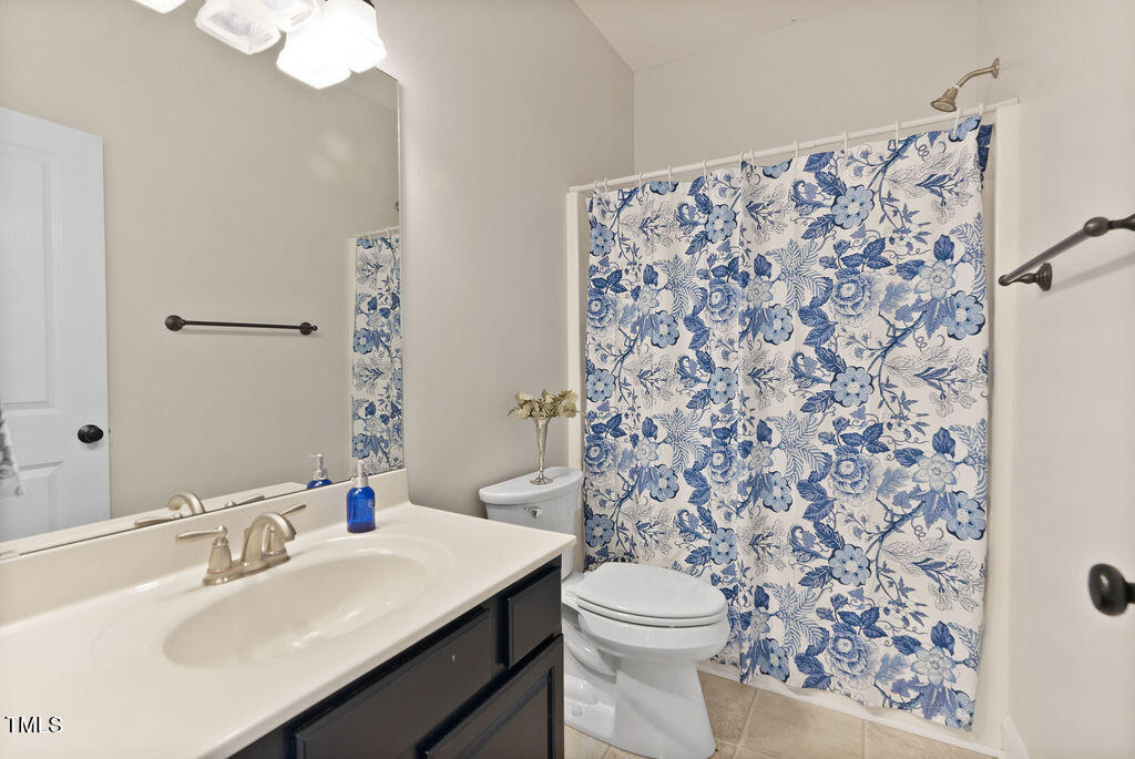 279 Zacks Mill Road Benson, NC 27504 - Photo 30 of 48 2nd Bathroom