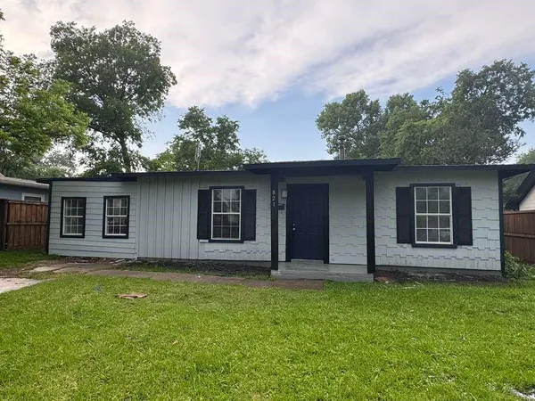 $1,875 | 821 Travis Street, Garland, TX 75040