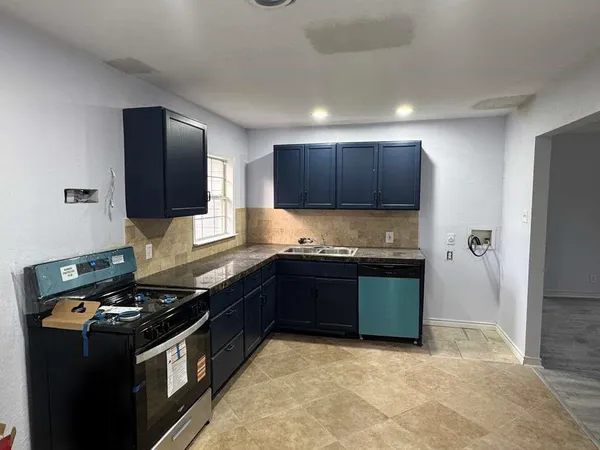 $1,875 | 821 Travis Street, Garland, TX 75040