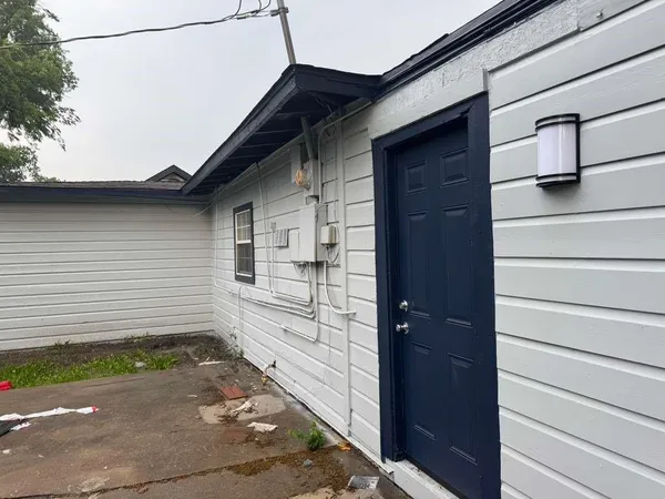 $1,875 | 821 Travis Street, Garland, TX 75040