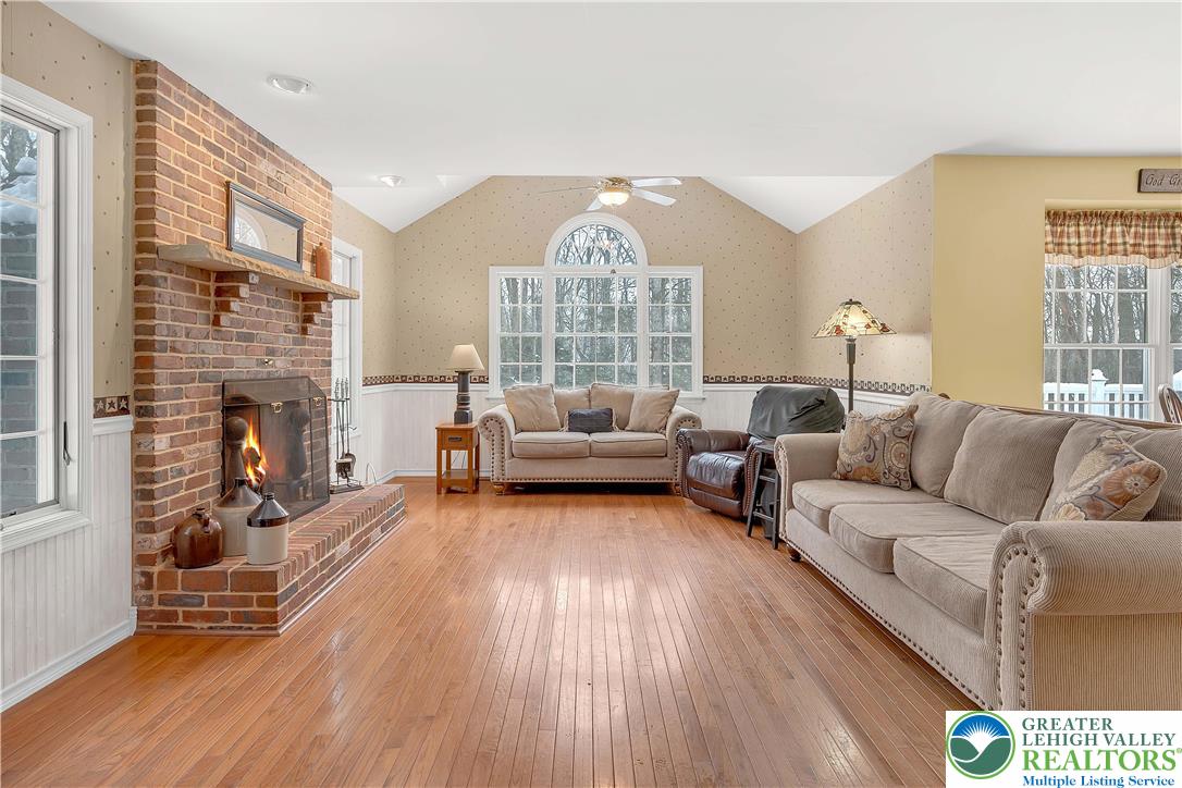 210 Evergreen Court Saylorsburg, PA 18353 - Photo 4 of 56