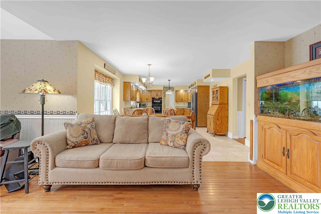 210 Evergreen Court Saylorsburg, PA 18353 - Photo 7 of 56