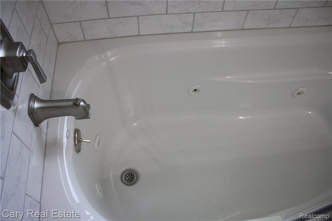 2275 Oxford Road Berkley, MI 48072 - Photo 29 of 40 IMG_4369.JPG