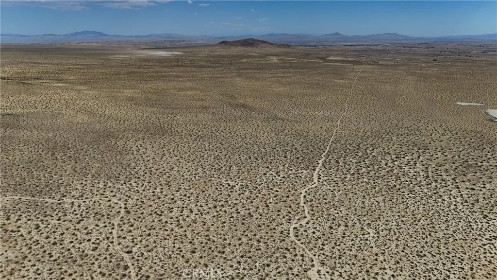 736 Fossil Bed Road Hinkley, CA 92347 - Photo 5 of 11 a view of an ocean
