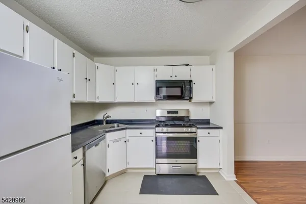 $2,500 | 69 Amberly Court, Franklin Park, NJ 08823