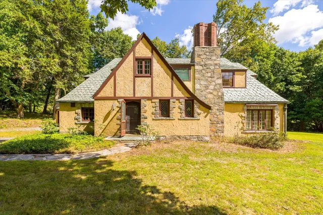 $300,000 | 69 Peckham Lane, Killingly, CT 06239