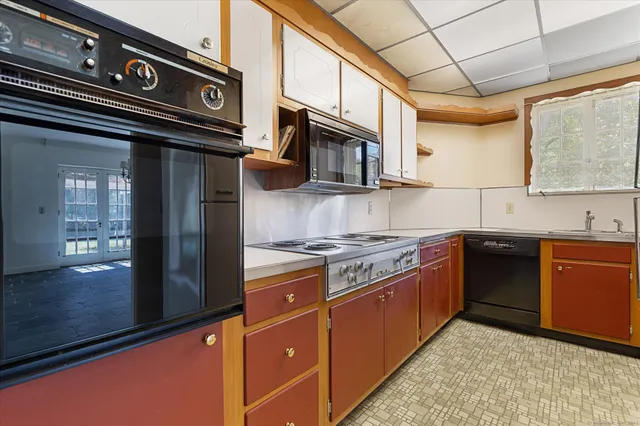 $300,000 | 69 Peckham Lane, Killingly, CT 06239