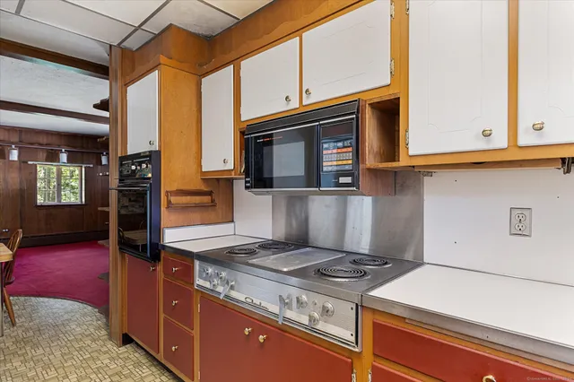 $300,000 | 69 Peckham Lane, Killingly, CT 06239