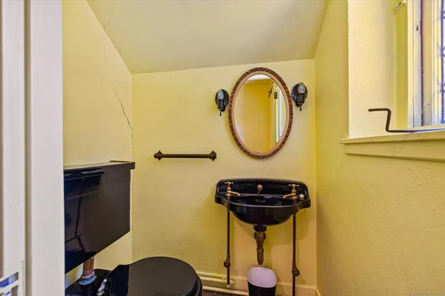 $300,000 | 69 Peckham Lane, Killingly, CT 06239