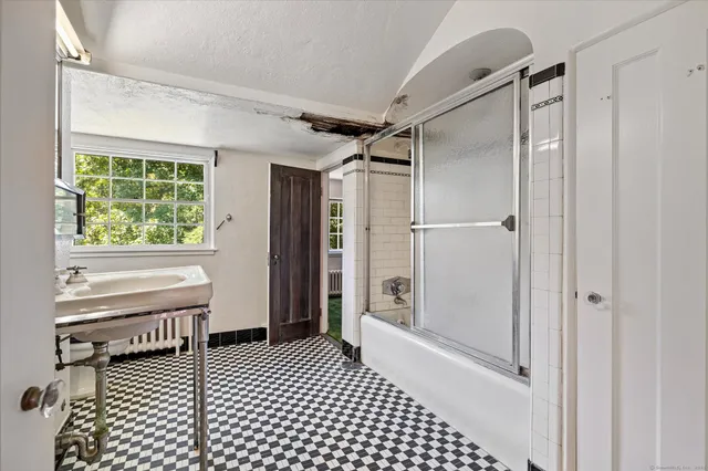 $300,000 | 69 Peckham Lane, Killingly, CT 06239