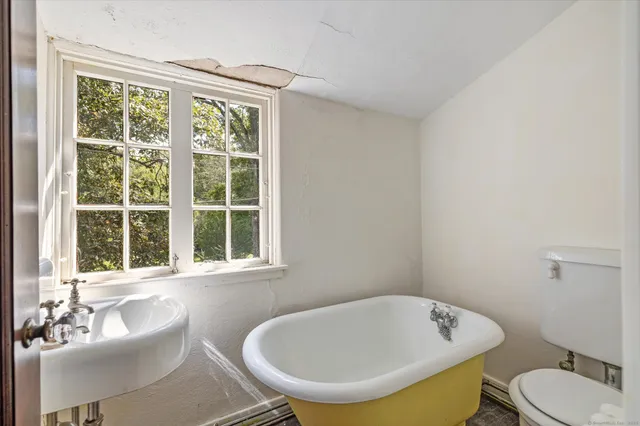 $300,000 | 69 Peckham Lane, Killingly, CT 06239