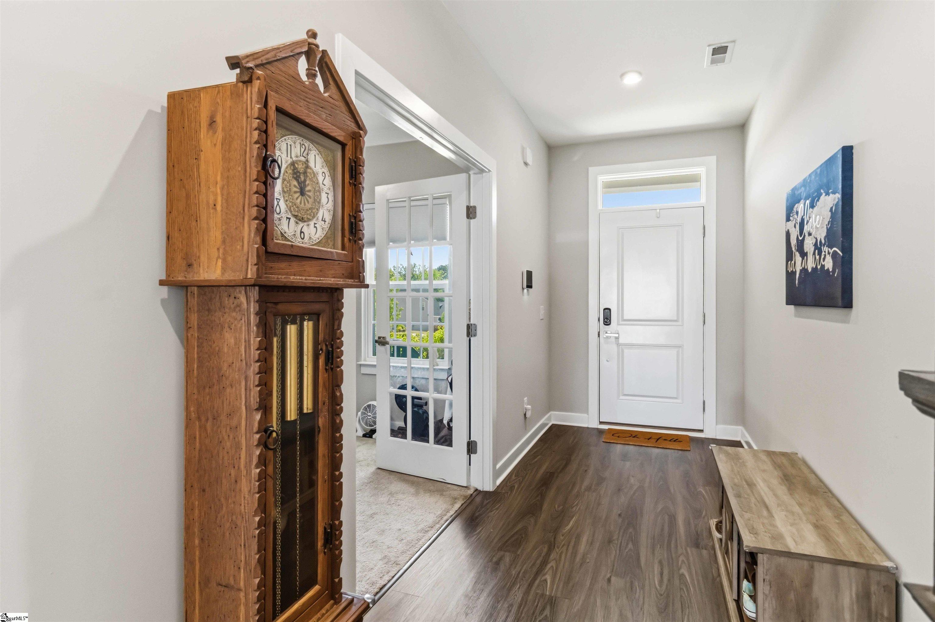 112 Mohegan Way Greenville, SC 29607 - Photo 3 of 34