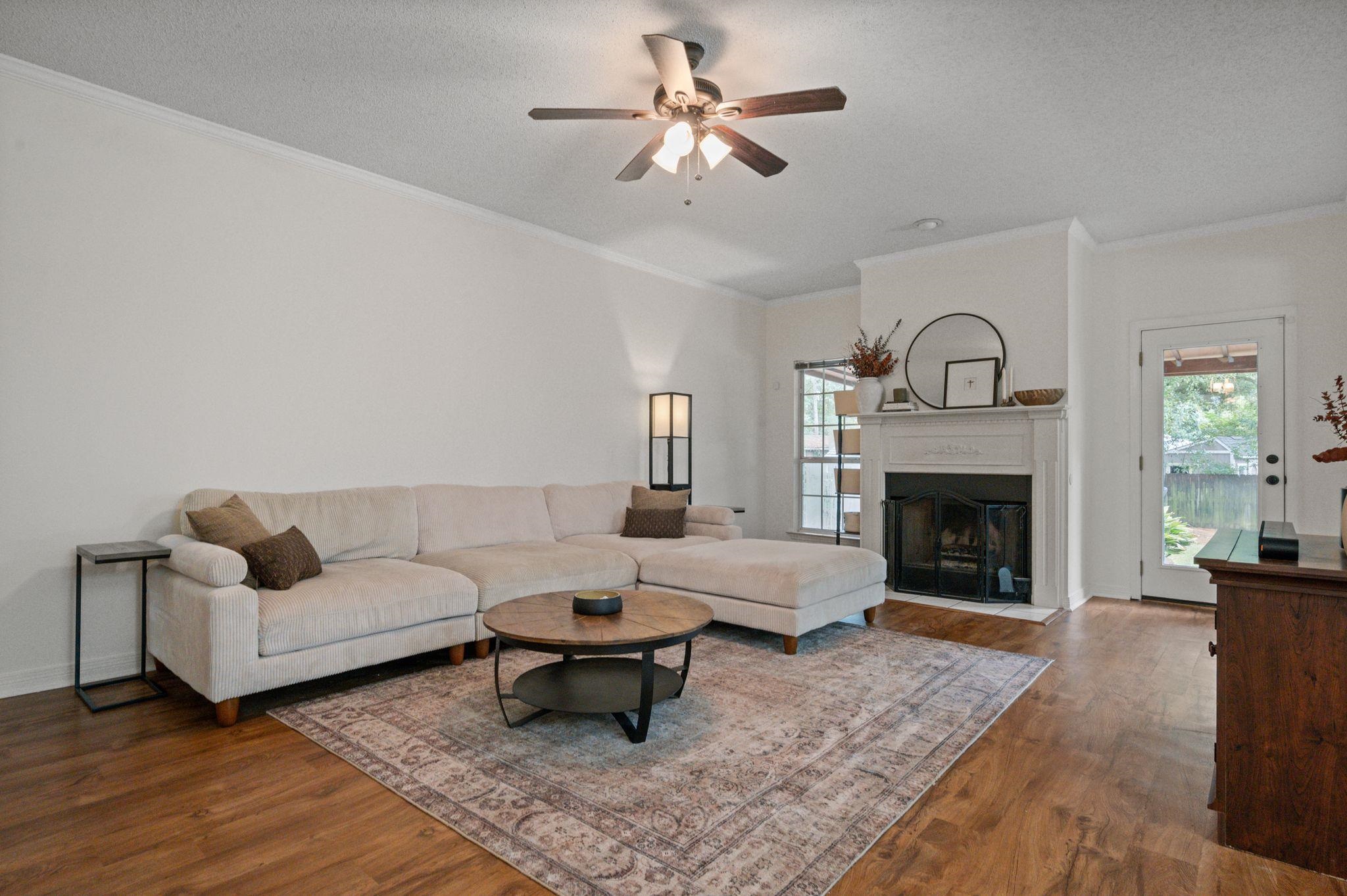 132 Hope Drive Daphne, AL 36526 - Photo 5 of 44 Living Room