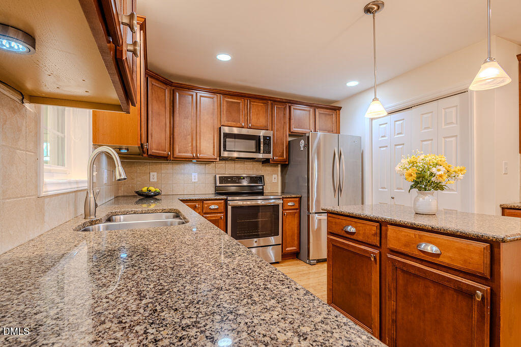 1806 Medfield Road Raleigh, NC 27607 - Photo 8 of 29