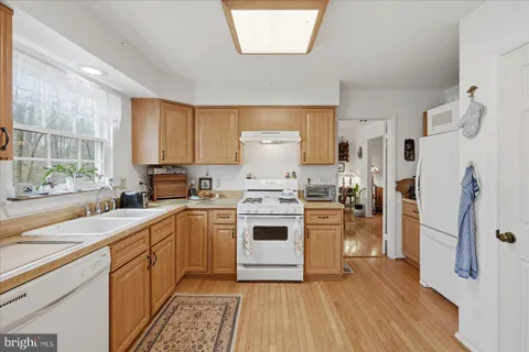 $675,000 | 206 Cardinal Glen Circle, Sterling, VA 20164