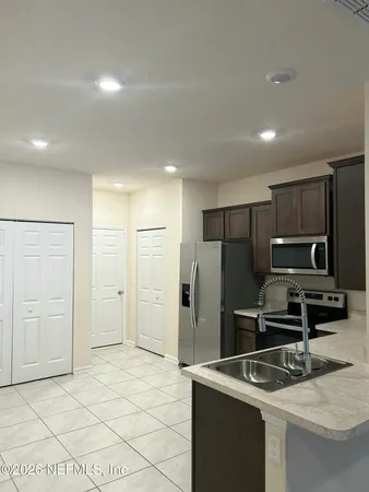 $1,785 | 911 Capitol Parkway, Jacksonville, FL 32218