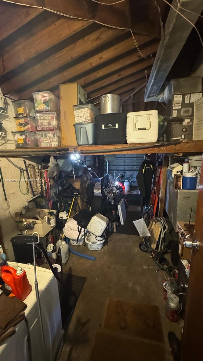 630 Northeast 165th Street Miami, FL 33162 - Photo 14 of 34 a room with gym equipment