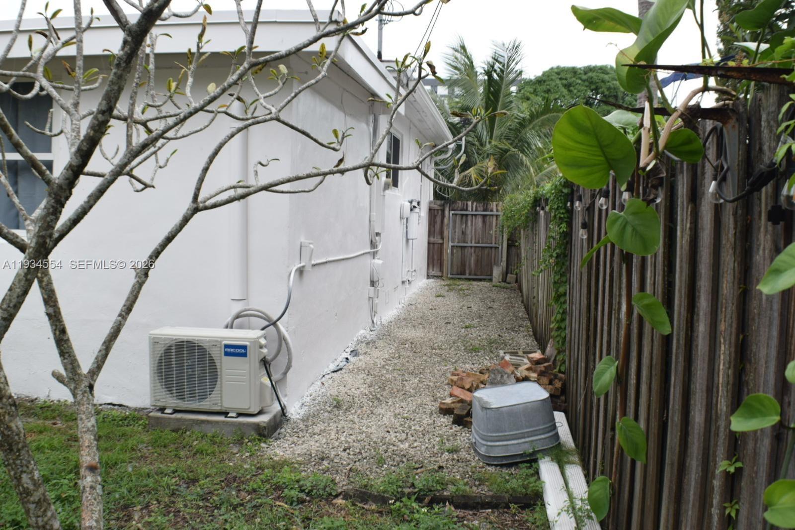 630 Northeast 165th Street Miami, FL 33162 - Photo 7 of 34