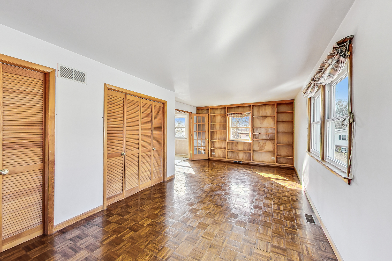 2101 Walnut Street Park Ridge, IL 60068 - Photo 19 of 37 a view of an empty room with a window