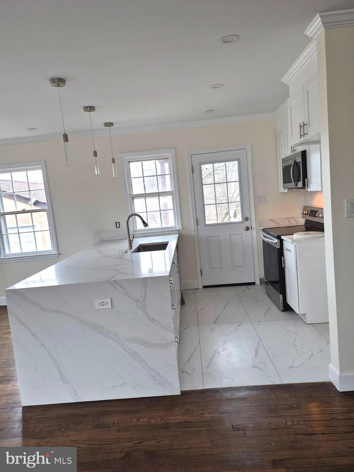 2206 Brinkley Road Fort Washington, MD 20744 - Photo 3 of 12 HUGE KITCHEN COUNTER