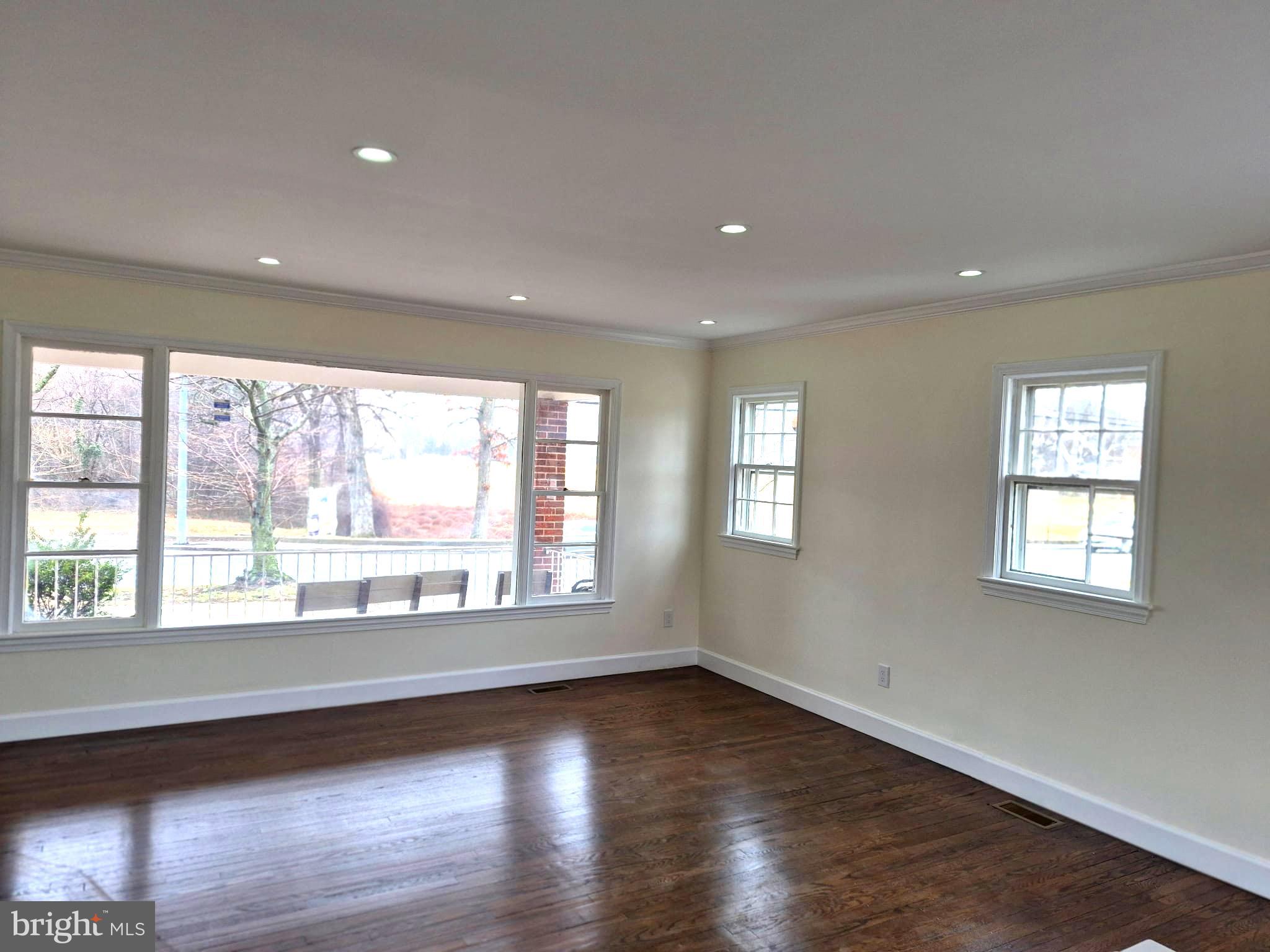 2206 Brinkley Road Fort Washington, MD 20744 - Photo 6 of 12 LIVINGROOM