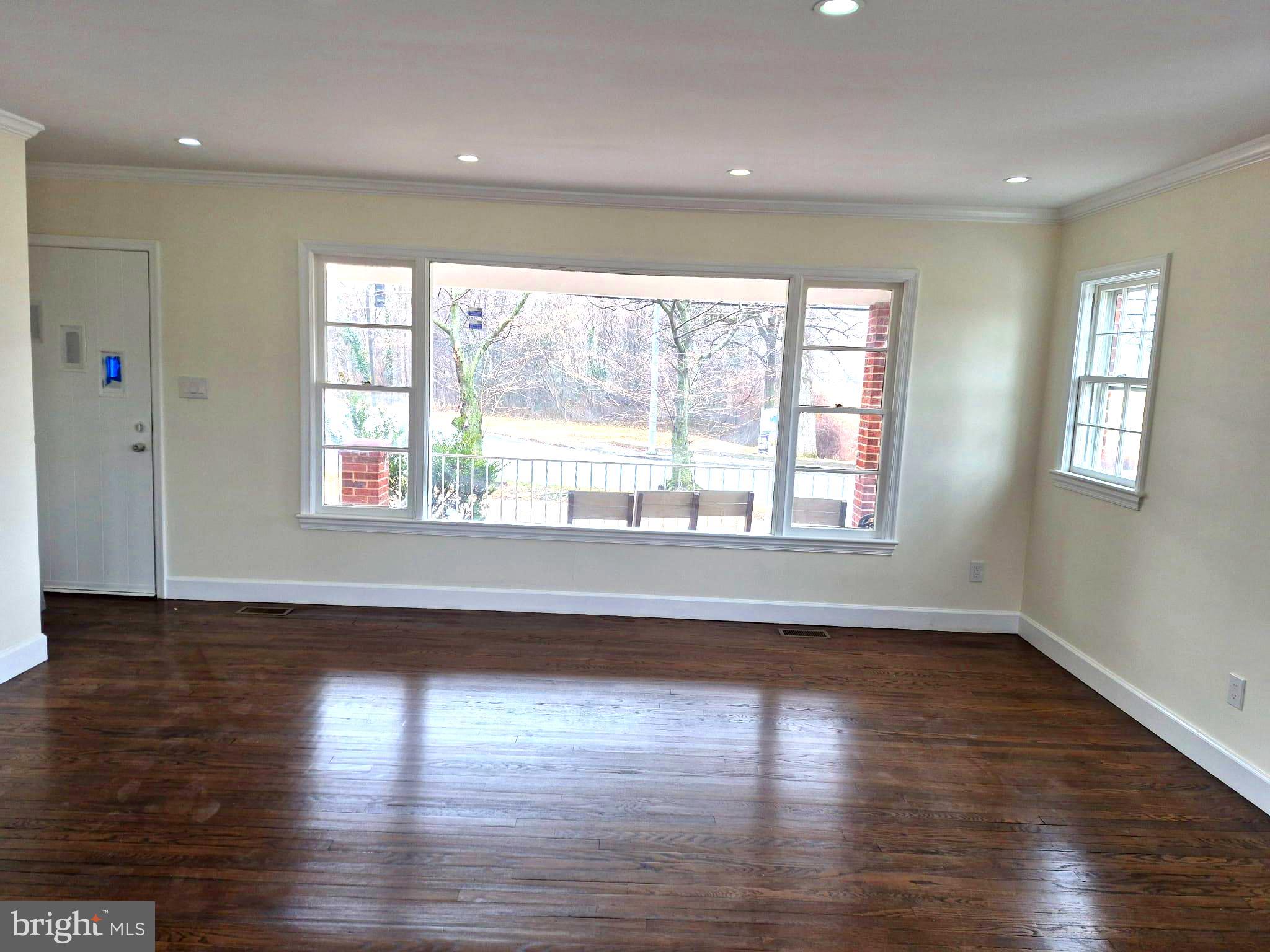 2206 Brinkley Road Fort Washington, MD 20744 - Photo 7 of 12 LIVINGROOM