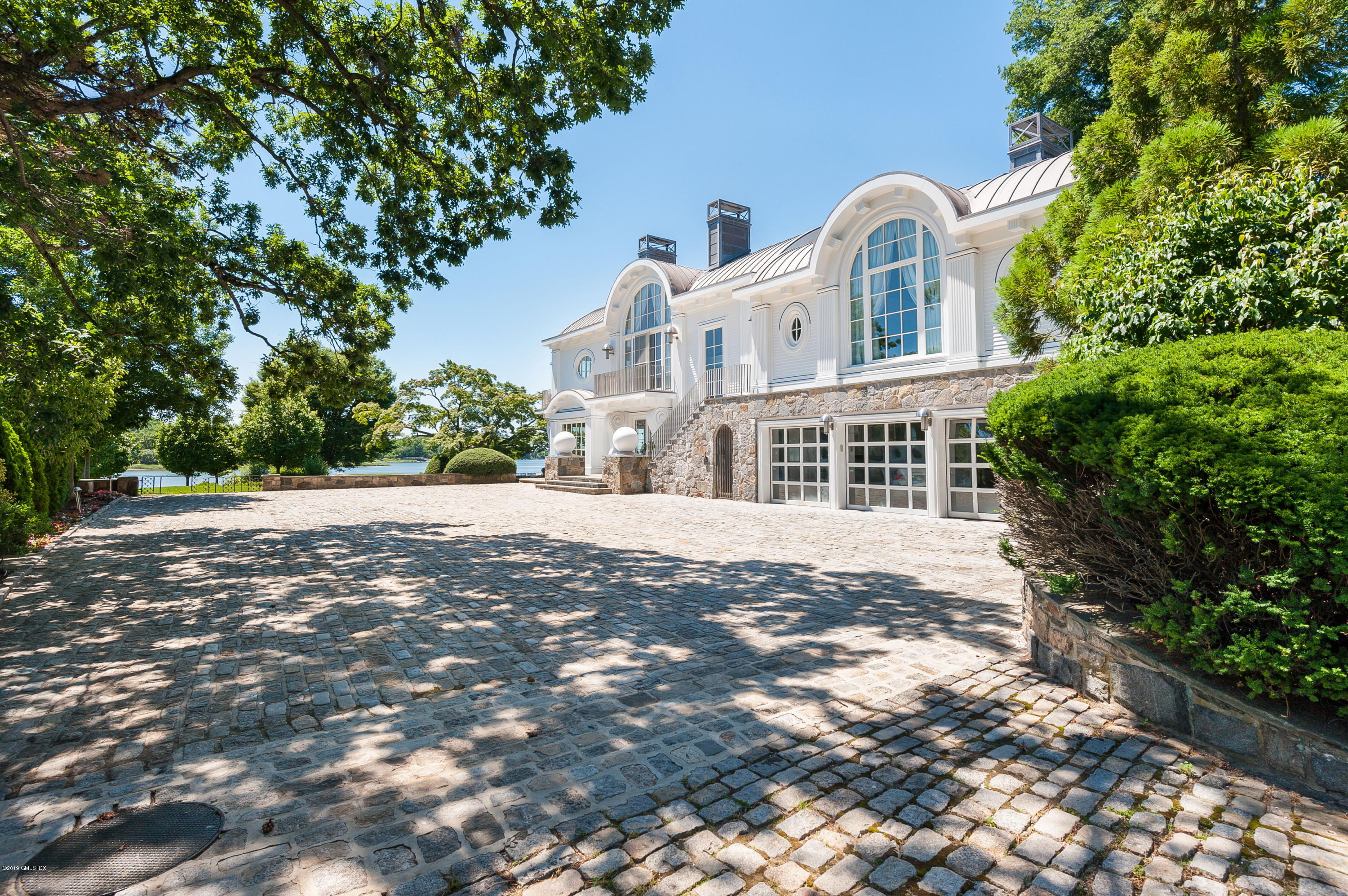 18 Chimney Corner Lane Greenwich, CT 06830 - Photo 3 of 33 Belgian Block Courtyard