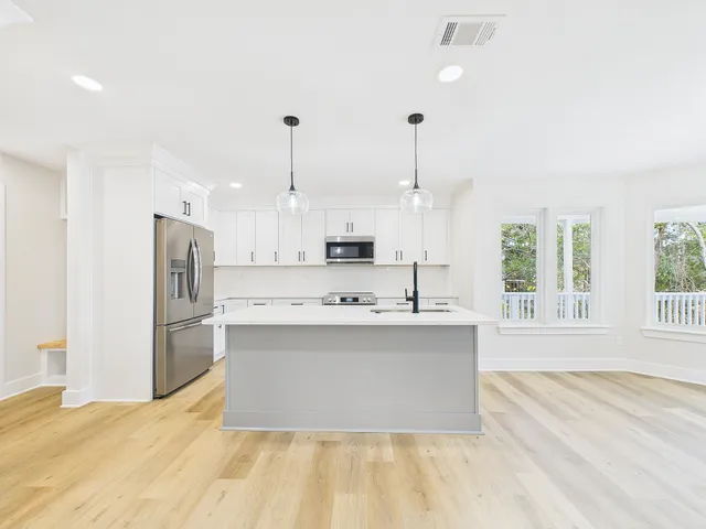 $624,900 | 211 Dominica Circle East, Niceville, FL 32578