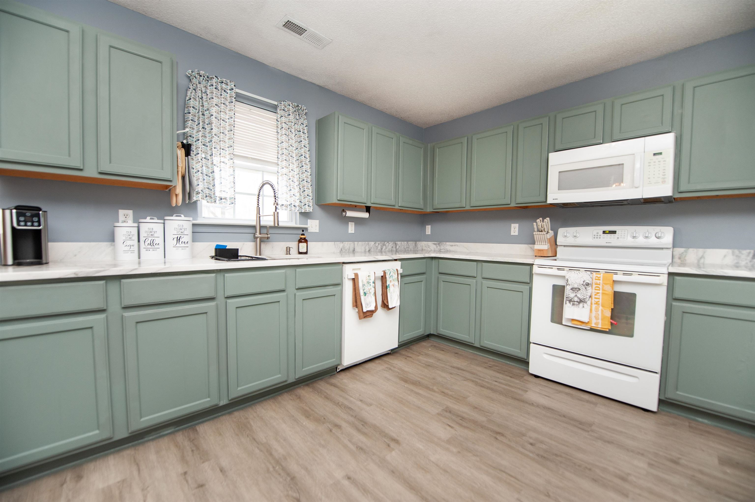 220 Garfield Lane Simpsonville, SC 29681 - Photo 9 of 35