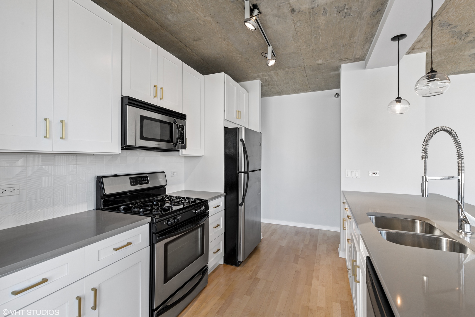 611 South Wells Street, Unit 803 Chicago, IL 60607 - Photo 10 of 18