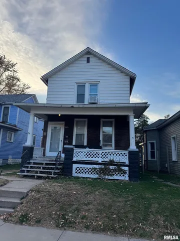 $725 | 826 24th Street, Rock Island, IL 61201