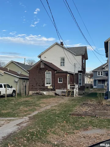 $725 | 826 24th Street, Rock Island, IL 61201