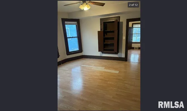 $725 | 826 24th Street, Rock Island, IL 61201