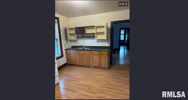 $725 | 826 24th Street, Rock Island, IL 61201