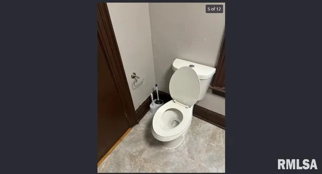 $725 | 826 24th Street, Rock Island, IL 61201