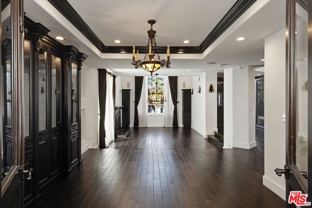 12608 Promontory Road Los Angeles, CA 90049 - Photo 10 of 68