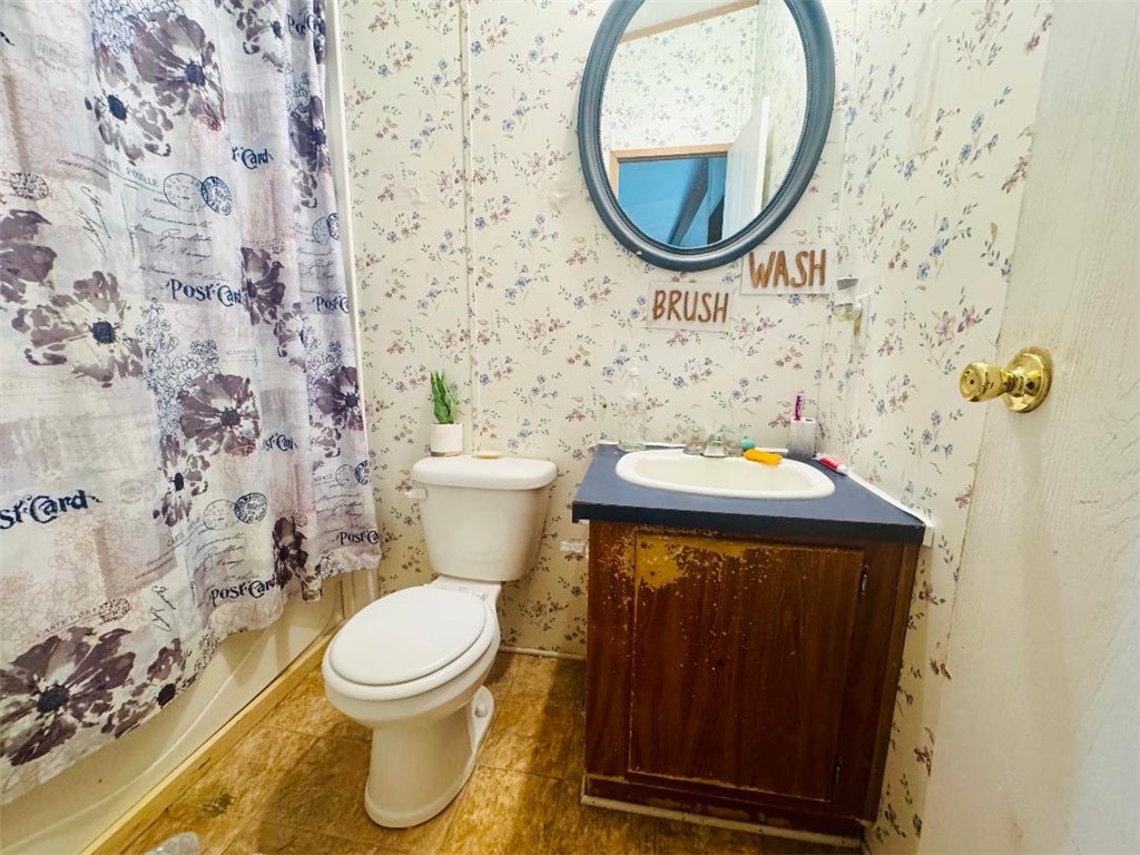 141 Dutchman Road Abbeville, SC 29620 - Photo 14 of 21 BATHROOM