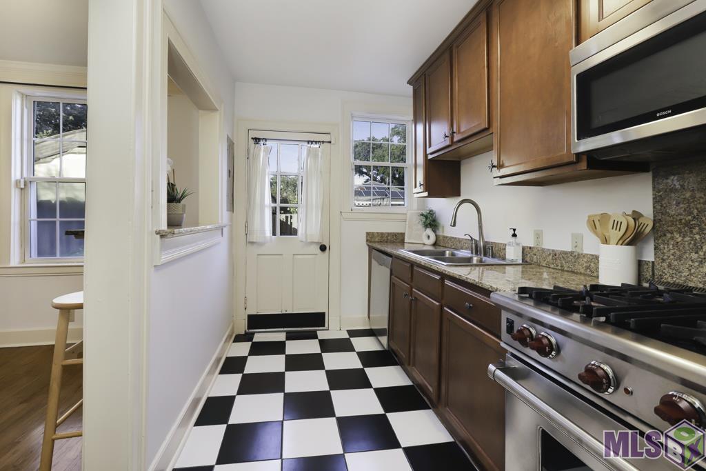 2629 Edward Avenue, Unit 2629 Baton Rouge, LA 70808 - Photo 12 of 22 Kitchen