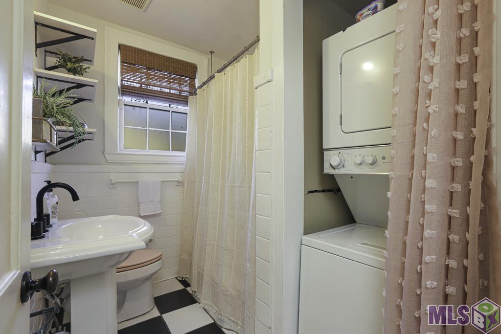 2629 Edward Avenue, Unit 2629 Baton Rouge, LA 70808 - Photo 17 of 22 Bathroom/washer & dryer
