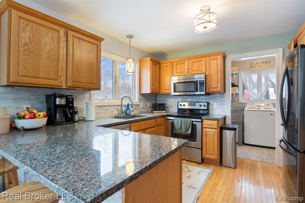 4912 Annette Drive Waterford, MI 48329 - Photo 9 of 26