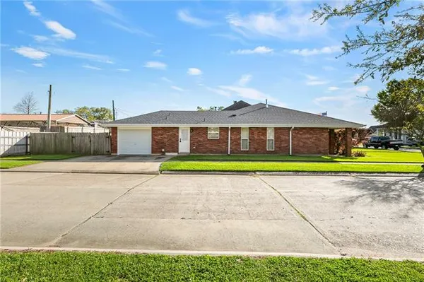 $265,000 | 3021 Karen Drive, Chalmette, LA 70043