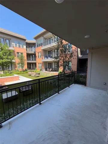 $2,350 | 111 Town Place, Unit 232, Fairview, TX 75069