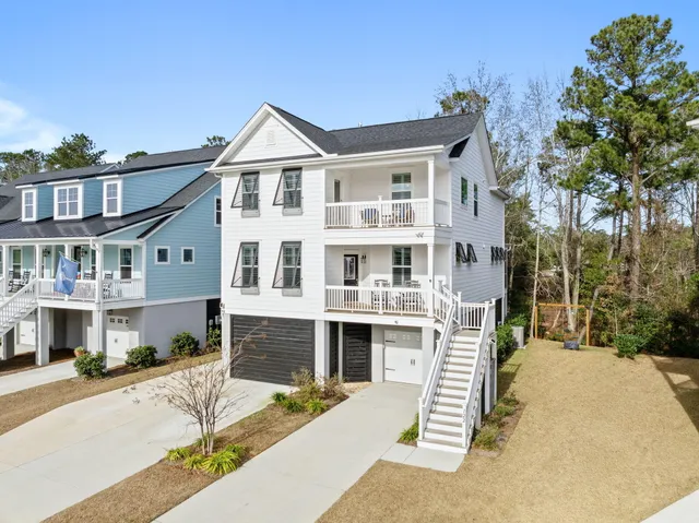 $890,000 | 122 Tidewater Way, Wando, SC 29492